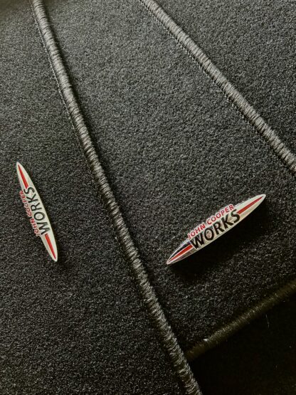 2x MINI Cooper  WORKS Teppich Metall Emblem 9cm Chrom Logo Schild Emblem – Bild 6