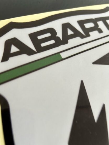 250mm Abarth 500 595 695 Schild 25cm Emblem Logo Schriftzug Aufkleber – Bild 3