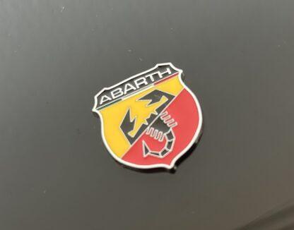 2x NEU Abarth Fiat 500 Metall 3cm Emblem Logo Schriftzug Patch Schild