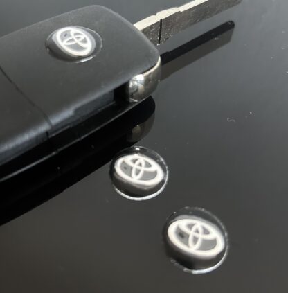1x TOYOTA Schlüssel 14mm Aufkleber ALU Schlüssellogo Emblem Schriftzug LOGO – Bild 3