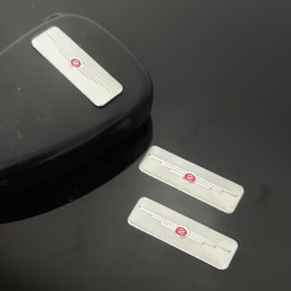 1x CHRYSLER 26mm Logo Aufkleber ALU Schlüssellogo Emblem Schriftzug SILBER