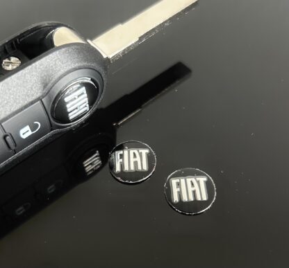 1x Fiat 500 14mm Punto Aufkleber ALU Schlüssellogo Emblem Schriftzug schwarz