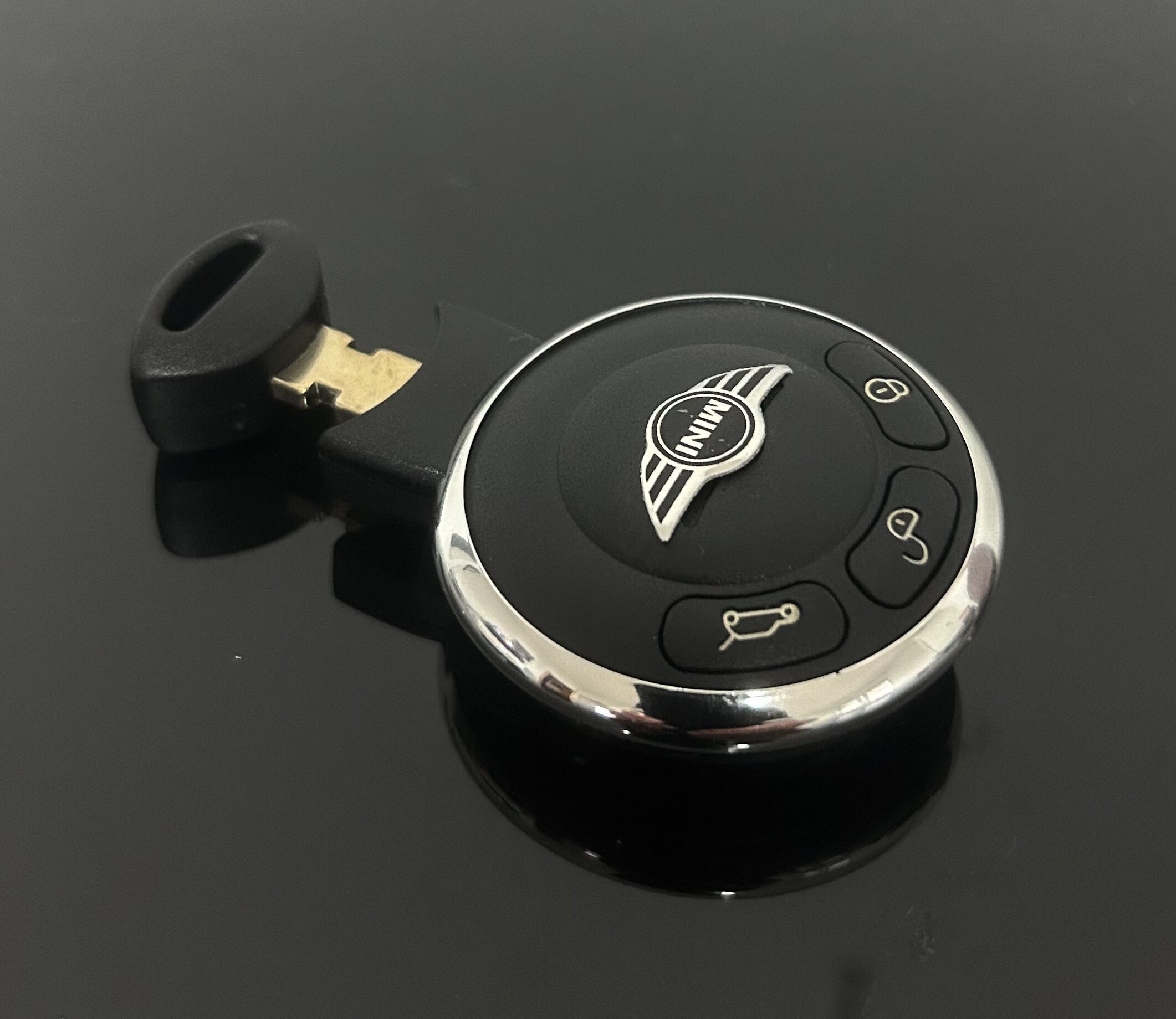 MINI original Schlüsselgehäuse + Logo Emblem Schlüssel Rohling BMW R56 R57 R58 Cabrio R60 R61 Clubman Countryman – Bild 3