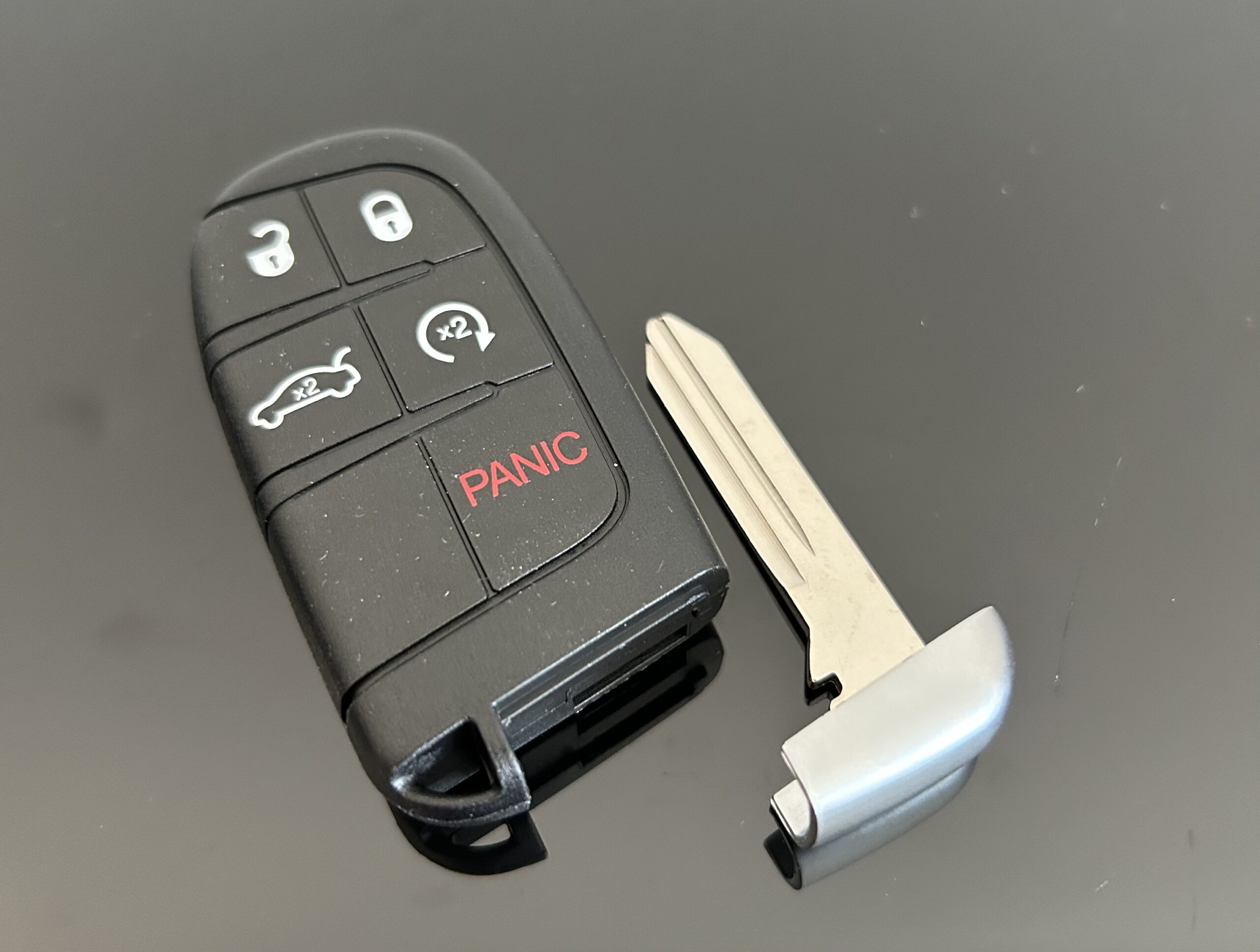 1x NEU Jeep Chrysler Schlüsselgehäuse LIMITED 5 Tasten schwarz mit Logo Emblem – Bild 3