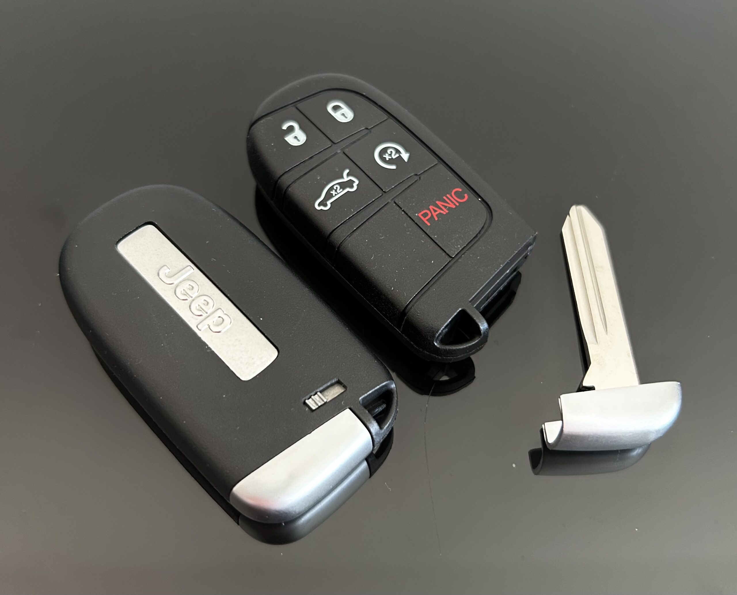 1x NEU Jeep Chrysler Schlüsselgehäuse LIMITED 5 Tasten schwarz mit Logo Emblem – Bild 2