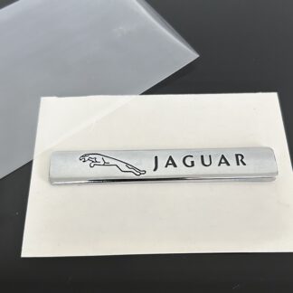 neu ORIGINAL Jaguar Emblem 93mm Chrom Logo Schild in METALL Aufkleber