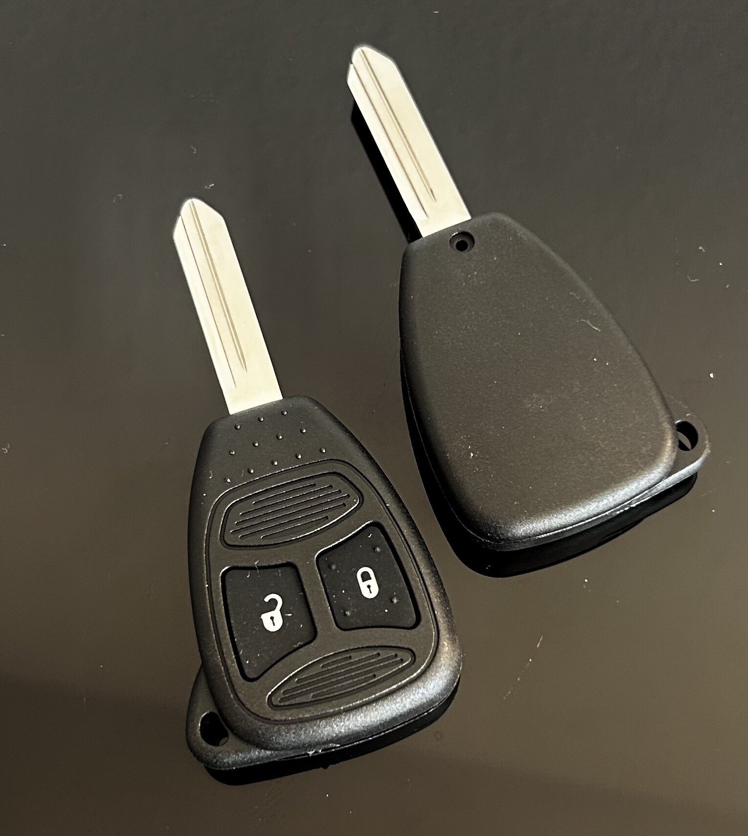 1x Chrysler 300 Schlüsselgehäuse 2 Tasten Pacifica Aspen Dodge RAM Caravan Jeep Commander Grand Cherokee 05179516