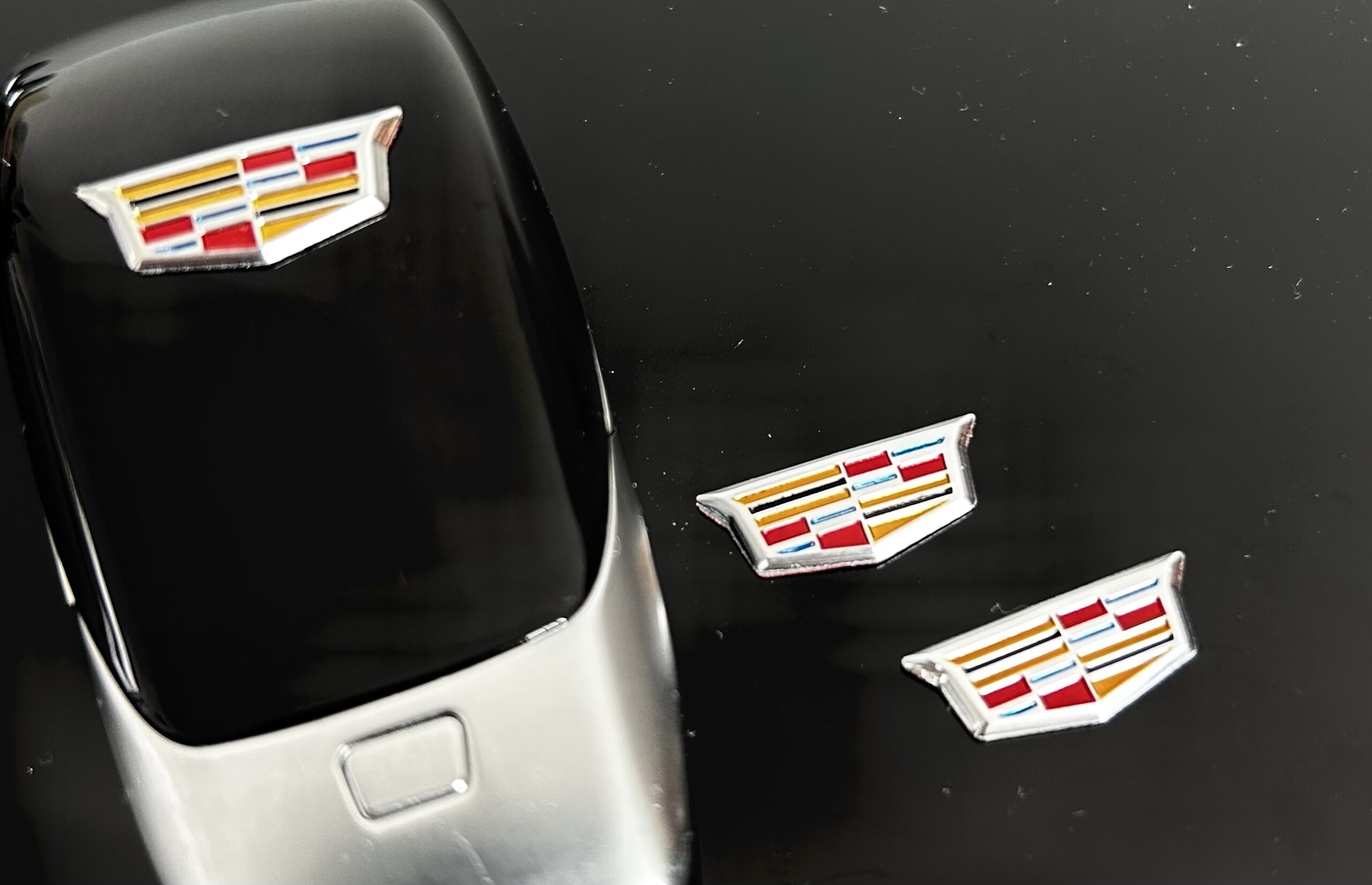 1x Cadillac Schlüssel 21x8mm Aufkleber ALU Schlüssellogo Emblem Schriftzug LOGO Patch – Bild 3