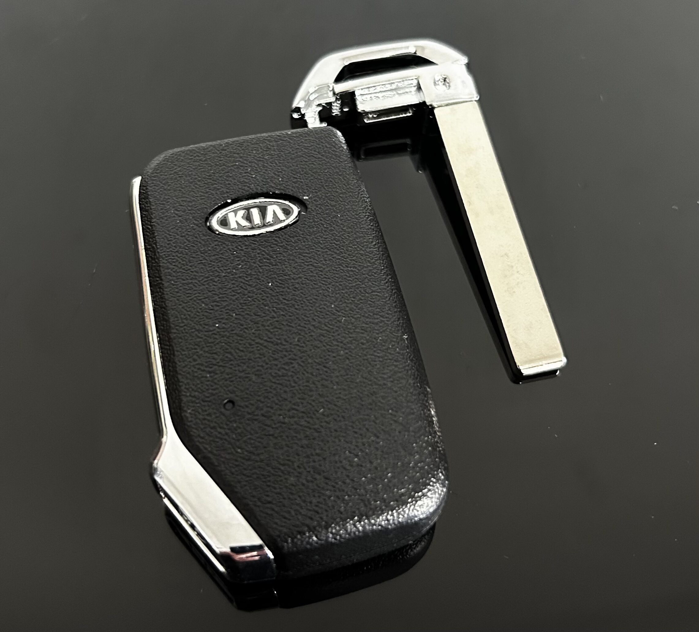 1x NEU KIA Schlüsselgehäuse 3 Tasten Metall Kunststoff schwarz mit Logo Emblem Sportage Ceed Sorento Cerato Forte – Bild 4