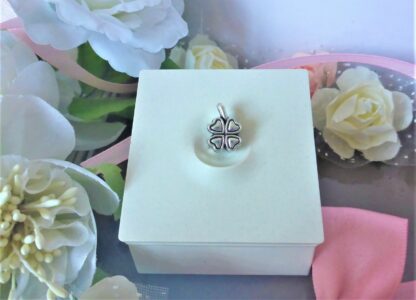 neu Glücksklee CHARM für Armband Herzblatt Liebe Kleeblatt Glück Herz in SILBER